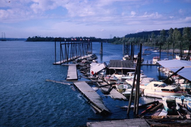 72897162-SLD-002-0022
